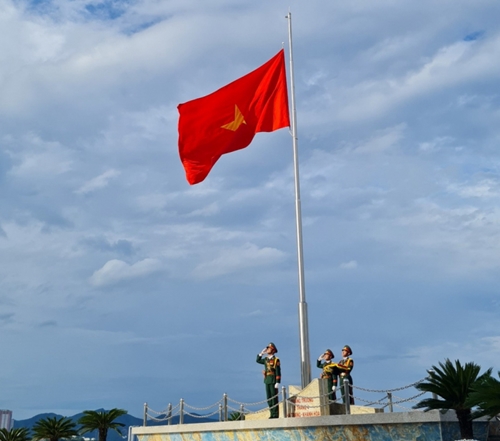 Khánh thành Cột cờ Tổ quốc bên bờ biển Nha Trang